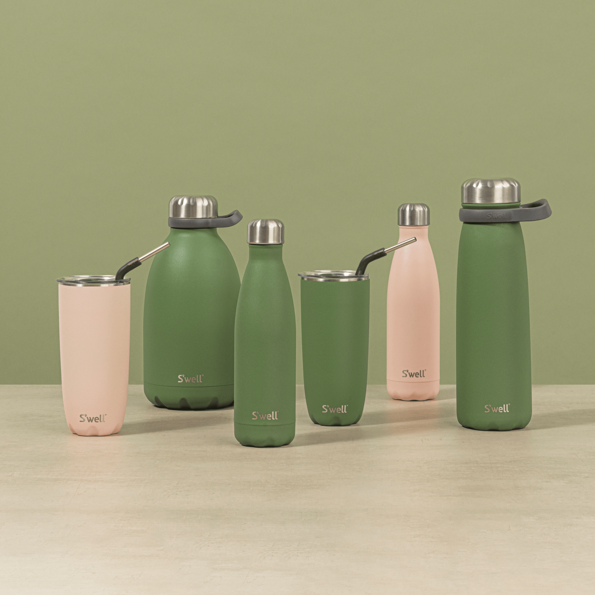 roamer-64oz-x4 Swell-64oz-GreenJasper-Roamer-Lifestyle.png