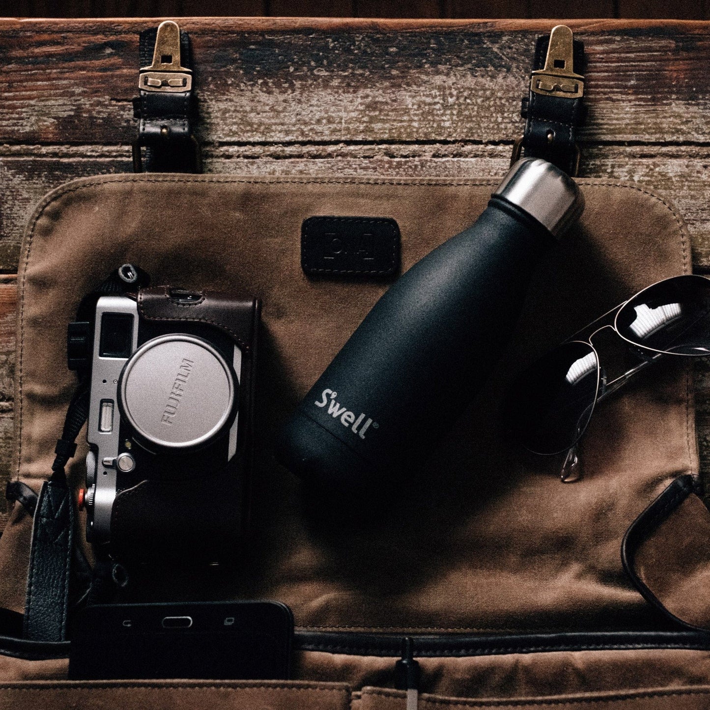 original-bottle-9oz-d3 Swell-Water-Bottle-9oz-Black-Onyx-LifeStyle.jpg