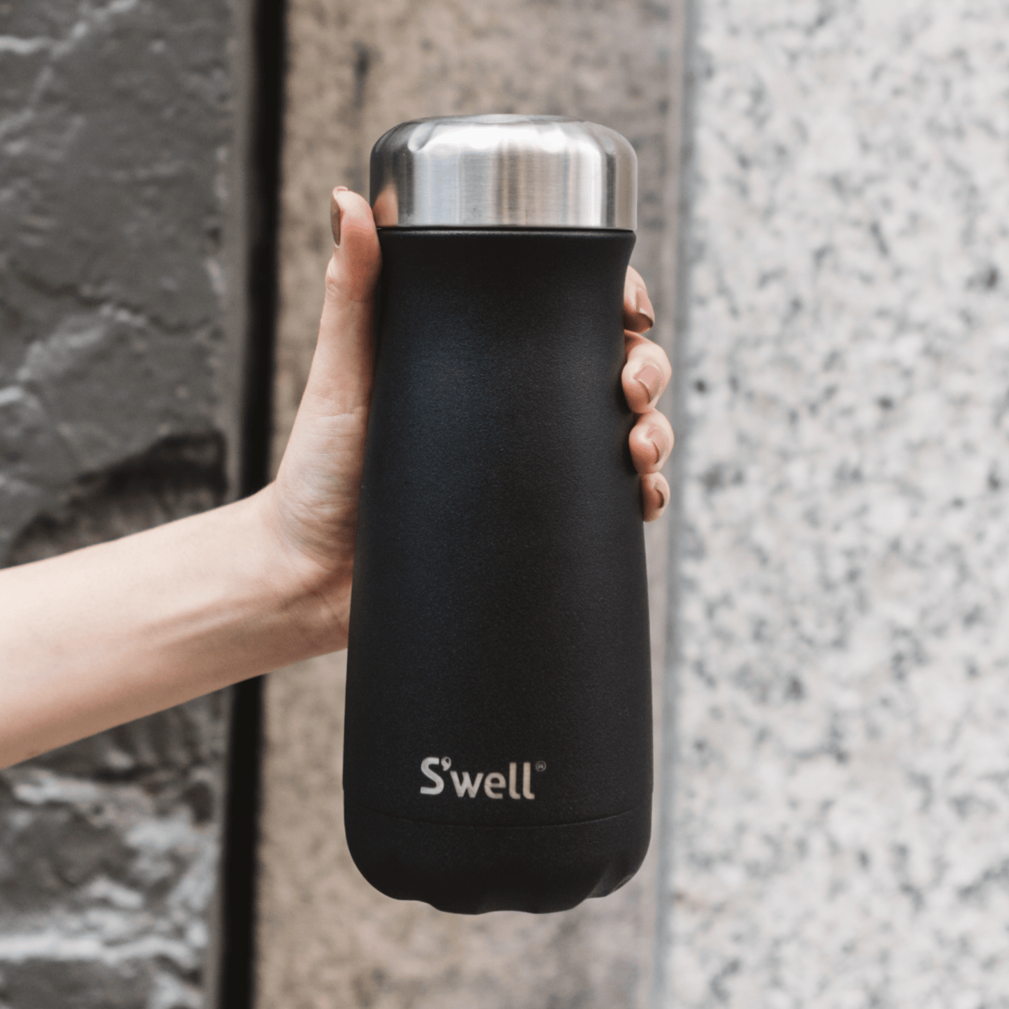 traveler-16oz-l2 Swell-Water-Bottle-Traveler-16oz-Black-Onyx-Lifestyle-1.png