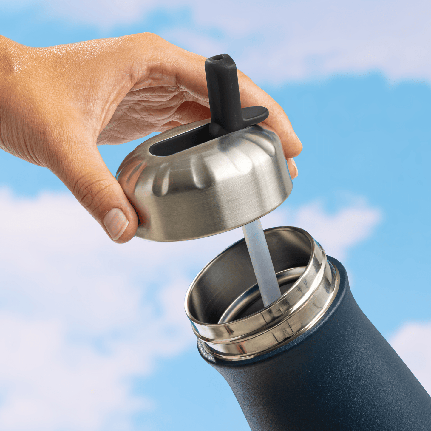 traveler-flip-straw-lid-r8 Swell_Flip_Straw_Cap_Traveler-Straw-Down-Bottle-1.png