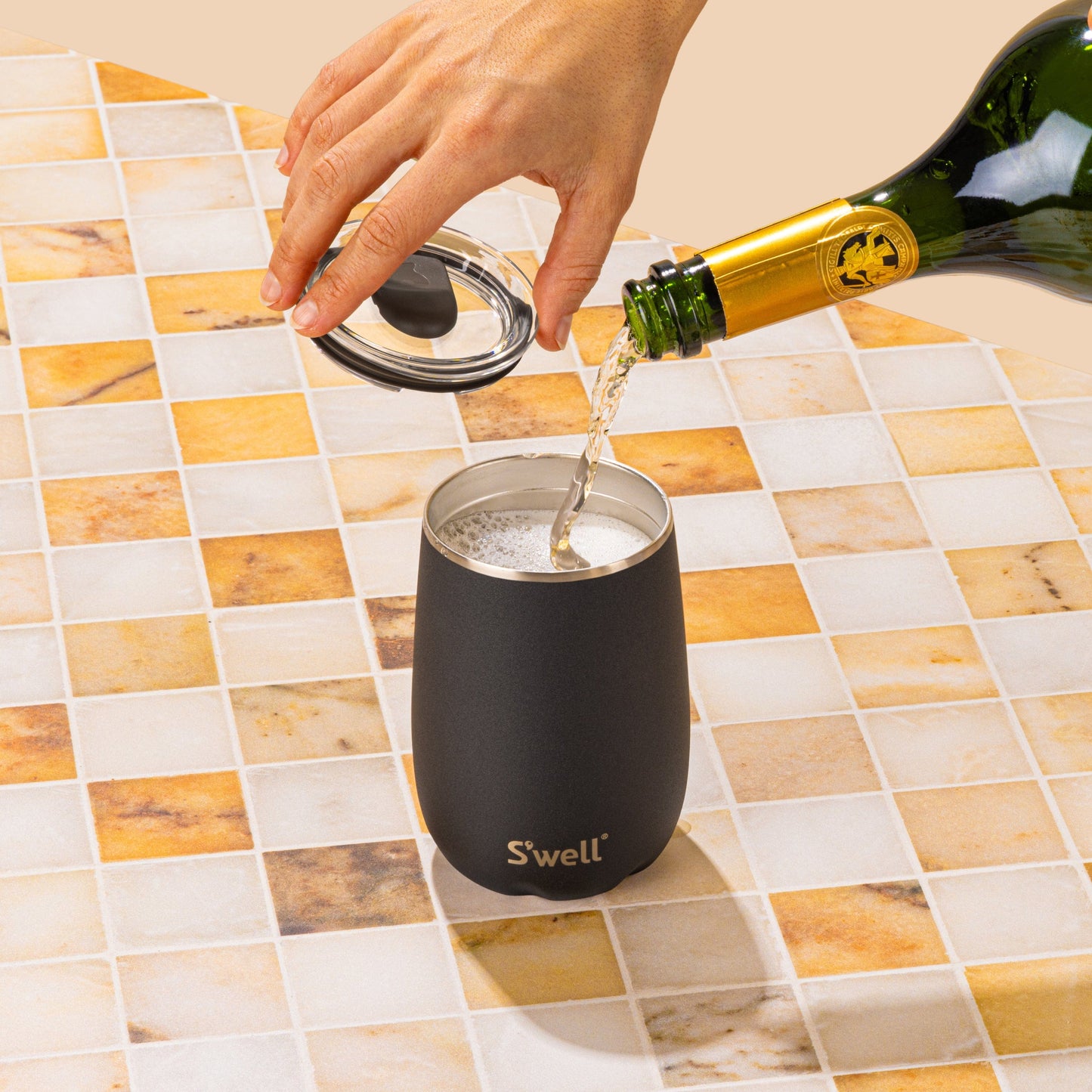 xl-sip-and-chill-bundle-z7 Swell_ONYX_XL_BARWARE_SET_Lifestyle-1.jpg